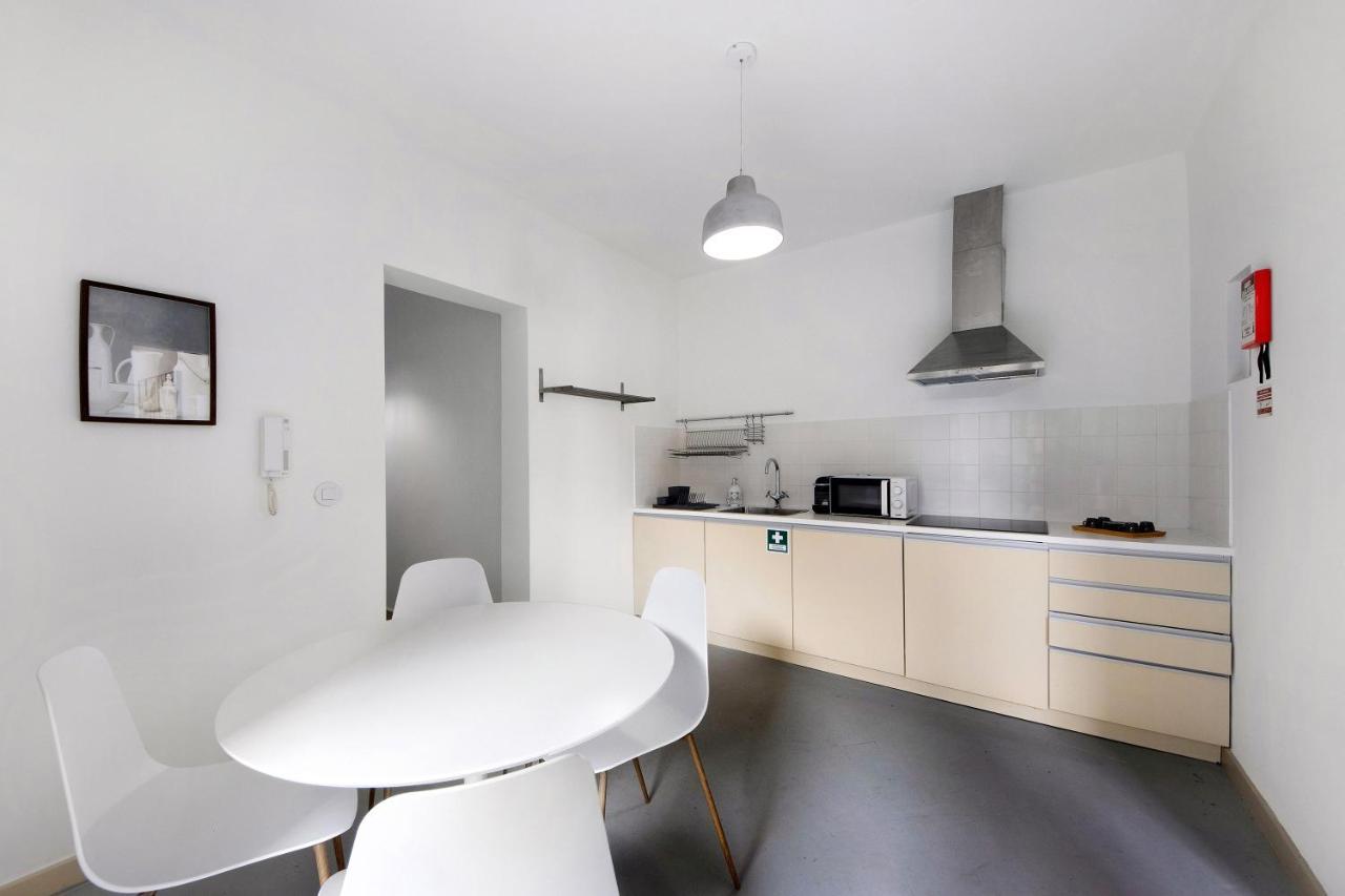 Crooked Floor House - Ground Floor Apartment Porto Luaran gambar